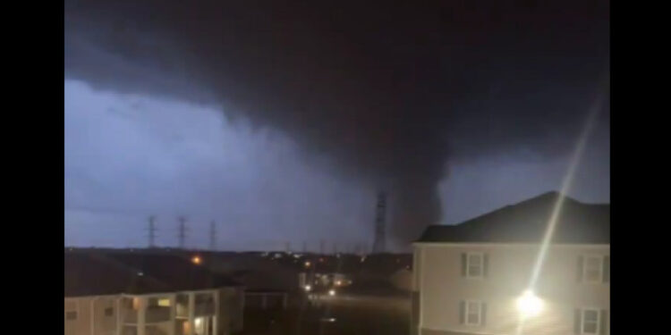 Cel puţin şase oameni au murit în urma tornadelor care au devastat statul Tennessee