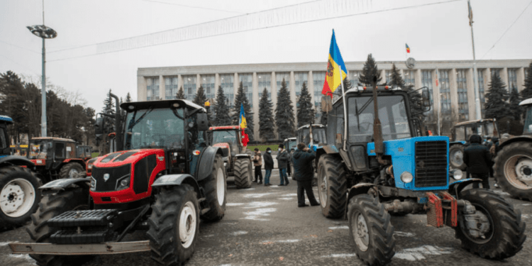 Crește supărarea fermierilor din PMAN: Aceștia anunță că pregătesc „surprize” pentru autorități, iar începând cu ziua de luni, vor „schimba radical mersul protestului” | VIDEO