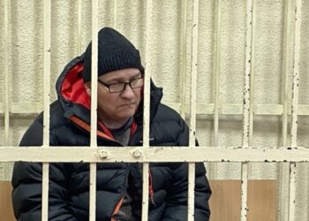 Отца школьницы, устроившей стрельбу в брянской гимназии, арестовали по обвинению в доведении дочери до самоубийства