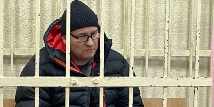 Отца школьницы, устроившей стрельбу в брянской гимназии, арестовали по обвинению в доведении дочери до самоубийства