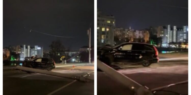 Accident grav pe strada Mihai Viteazul. A fost doborât un pilon de electricitate