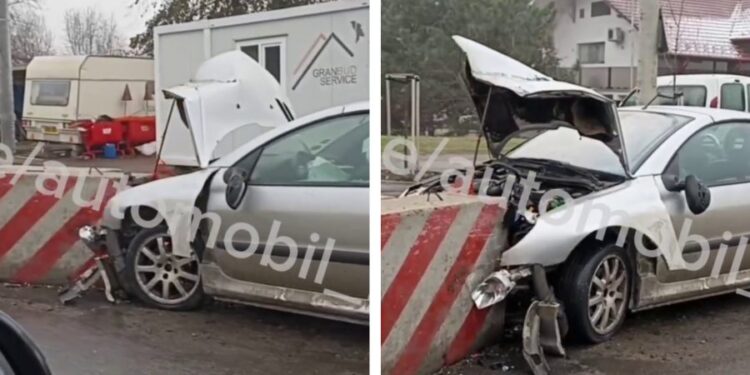 Un șofer s-a tamponat într-o placă de beton, în Capitală. El a ajuns la spital, iar mașina a fost făcută zob