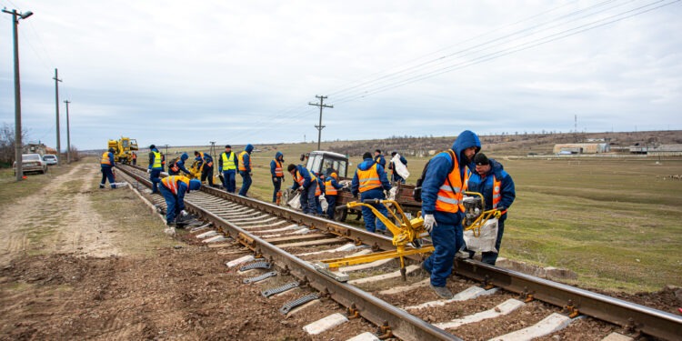 Mii de angajaţi de la Calea Ferată din Moldova lucrează fără salarii din septembrie