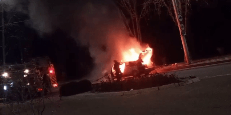 A ars ca o torță: O mașină a fost mistuită de flăcări, la Tiraspol