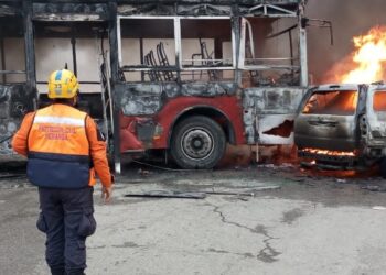 Cel puţin 16 morţi în urma unui carambol pe o autostradă din Venezuela. Un camion a lovit 17 mașini