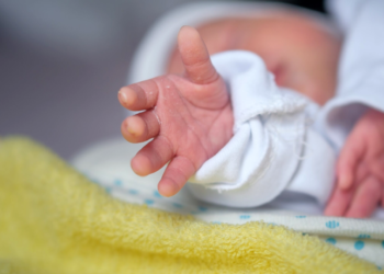 Primul deces în România, de la declararea epidemiei de rujeolă: Un bebeluș de doar 7 luni a murit