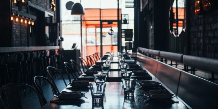 De azi, 31 decembrie, se aplică cota TVA de 8% în domeniul HORECA