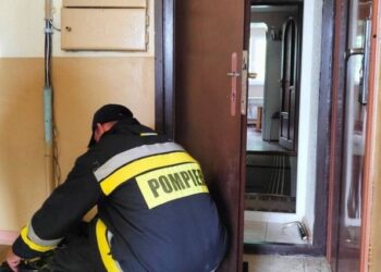 Blocată în propriul apartament: O femeie din capitală a fost salvată de angajații IGSU