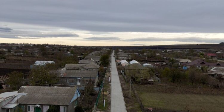 Sărbătoare în comuna Congazcic. Echipa bașcanului Evghenia Guțul, cu sprijinul lui Ilan Sor, a finalizat lucrările de modernizare a străzii Cotovschi, cu lungimea de un kilometru | VIDEO
