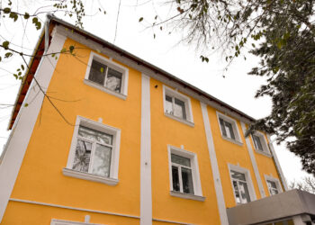 Proiectul de modernizare a fațadelor blocurilor de locuit din Orhei, lansat la inițiativa lui Ilan Șor, atinge noi succese: Un aspect proaspăt și modern a căpătat blocul de locuit de pe strada Eminescu | VIDEO