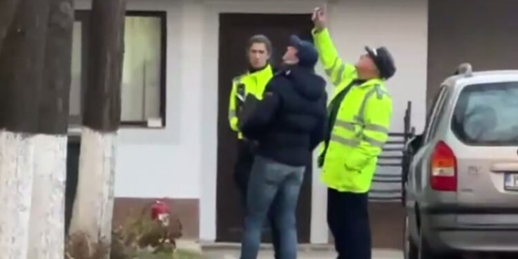 România: Val de anchete, după ce o elevă de 11 ani s-a aruncat din „motive personale” pe geamul de la etajul 2 al școlii