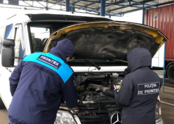 Un microbuz furat din Italia, depistat la frontiera Cahul