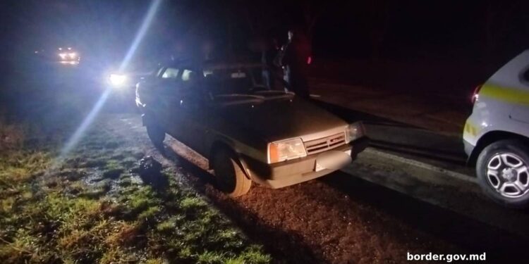 Un moldovean, reținut în timp ce transporta patru cetățeni ucraineni, care au ajuns în mod ilegal în R. Moldova