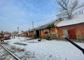 Incendiu matinal, la Bălți! Un depozit industrial a fost cuprins de flăcări