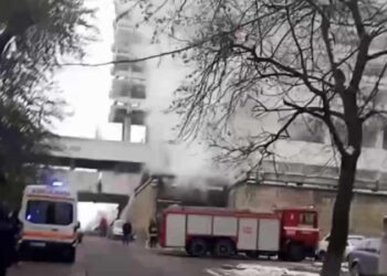 Incendiu în preajma fostului „Hotel Național”, din centrul capitalei. Arde un garaj