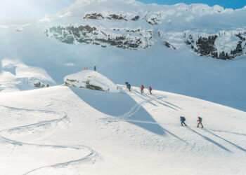 Risc crescut de avalanșe la munte, în România. Zonele vizate