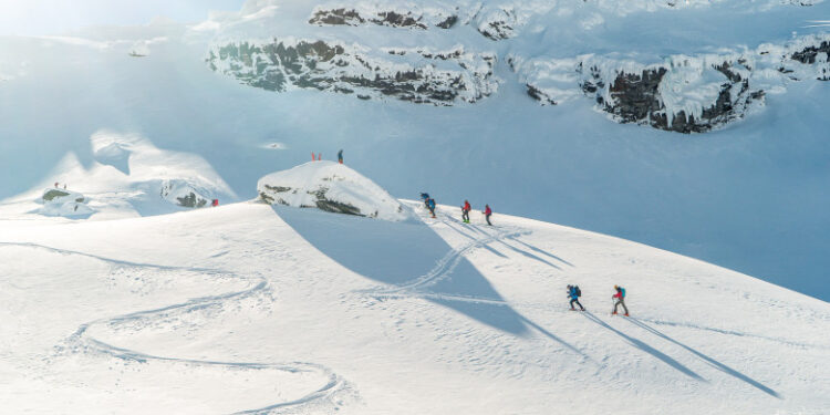 Risc crescut de avalanșe la munte, în România. Zonele vizate