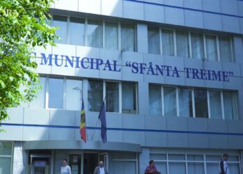 Un pacient al spitalului „Sfânta Treime” din Chișinău a murit după ce a căzut de la etajul instituției. Ce spune poliția