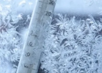 Iarna își intră în drepturi: La noapte ne așteaptă temperaturi de până la -7ºC la suprafața solului