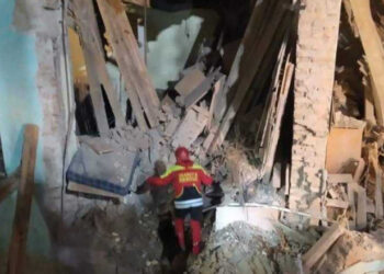 Elevul care a murit după ce clădirea internatului s-a prăbuşit parţial, găsit cu ajutorul unui câine de căutare al salvamontiştilor