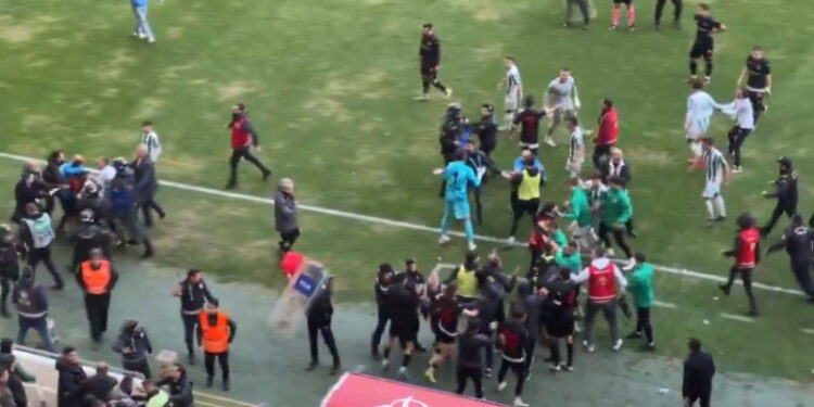 Bătaie generală la un meci din Turcia | VIDEO