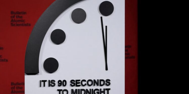 Часы Судного дня оставили на отметке 90 секунд до «ядерной полуночи»
