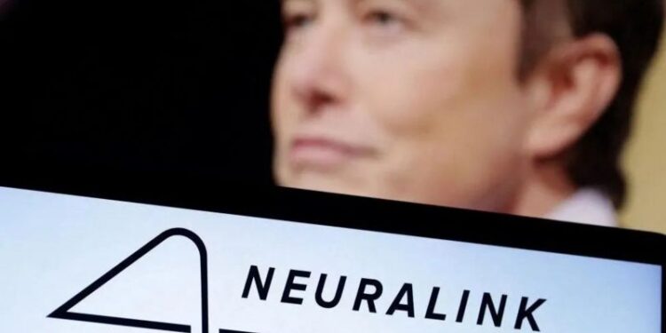 Илон Маск заявил, что компания Neuralink впервые вживила в мозг человека чип
