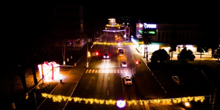 «Вышло красиво!». Бельчане делятся видео улицы, которую к праздникам украсила команда Марины Таубер и примэрия