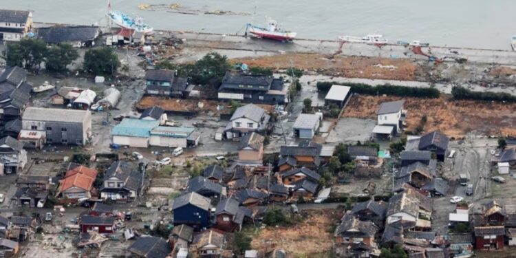 Из-за землетрясения в Японии, по последним данным, погибли 30 человек