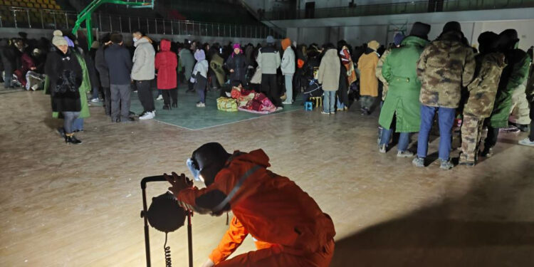 Что известно о землетрясении в Китае: 43 афтершока, разрушены десятки домов, в Алма-Ате люди прыгали из окон