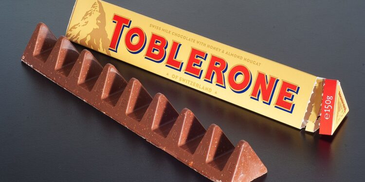 В Гонконге и Турции нашли пластик в швейцарском шоколаде Toblerone
