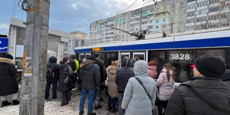 В Кишиневе из-за гололедицы затруднено движение троллейбусов и автобусов