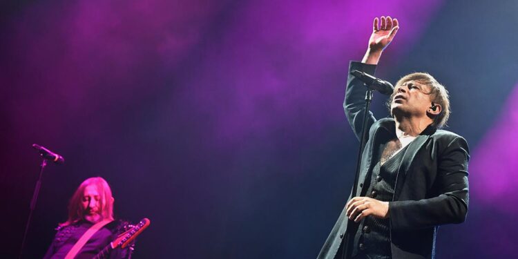 Журналист рассказал, что задержанных в Таиланде музыкантов «Би-2» держат на жаре в камере под открытым небом