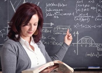 Profesorii, mai puțin interesați să participe în elaborarea manualelor. Ce spune Ministerul Educației