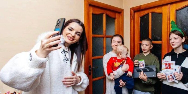 Emoționați până la lacrimi: Copii din Găgăuzia au început să primească cadouri de la Ilan Șor