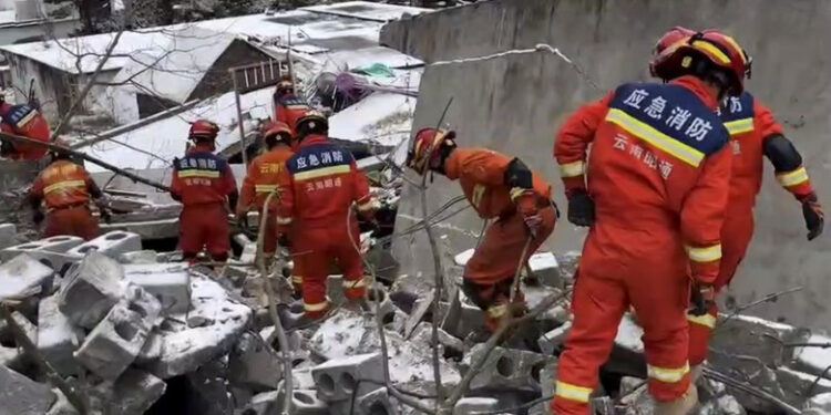 Doi morți și aproape 50 de dispăruți după o alunecare de teren în China