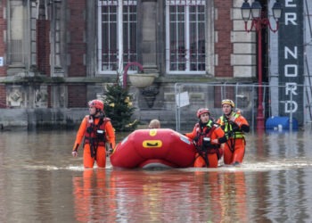 Măsuri „excepționale” în Franța după inunundațiile apocaliptice din nordul țării. Multe localități sunt sub apă