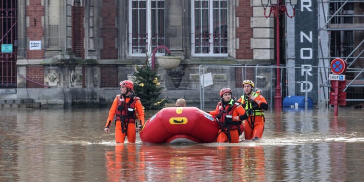 Măsuri „excepționale” în Franța după inunundațiile apocaliptice din nordul țării. Multe localități sunt sub apă