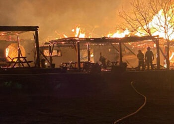 Incendiul de la „Ferma Dacilor” ar fi pornit de la un televizor de la mansardă. Cum au demontat procurorii ipoteza „mâinii criminale”