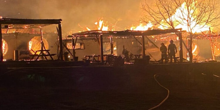 Incendiul de la „Ferma Dacilor” ar fi pornit de la un televizor de la mansardă. Cum au demontat procurorii ipoteza „mâinii criminale”