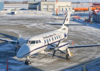 Un avion care transporta muncitori către o mină de diamante s-a prăbuşit în nord-vestul Canadei. 10 oameni ar fi murit