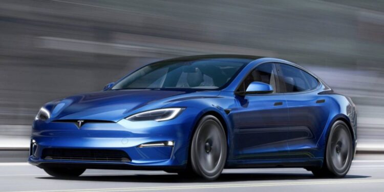 Șoferii care conduc autoturisme electrice fac mai multe accidente decât cei cu mașini pe benzină. Care este cauza