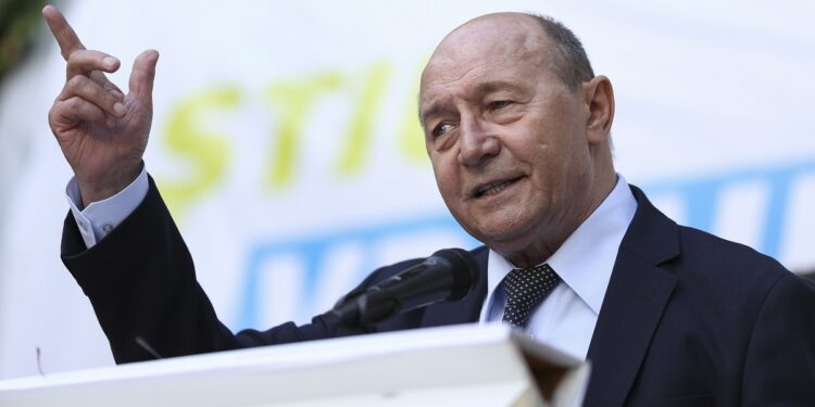 România: Traian Băsescu a fost internat la un spital cu o viroză gravă