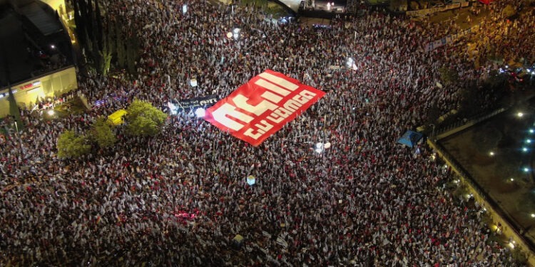 Reforma judiciară susținută de Netanyahu, care a scos mii de israelieni în stradă, a fost anulată de Curtea Supremă