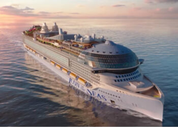 Cea mai mare navă de croazieră din lume, de 5 ori cât Titanicul, a plecat în prima sa călătorie
