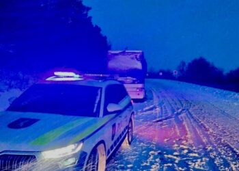 Un autocar cu 45 de pasageri la bord s-a defectat între localitățile Cristești și Leușeni