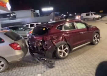 В Ставченах водитель врезался в выезжающий с парковки автомобиль и скрылся с места ДТП