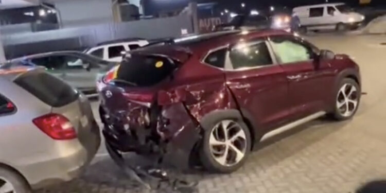 В Ставченах водитель врезался в выезжающий с парковки автомобиль и скрылся с места ДТП