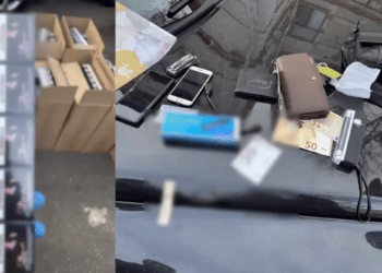 Un automobil plin cu țigări fără documente de proveniență, găsit de polițiști într-o fâșie forestieră de lângă Băcioi
