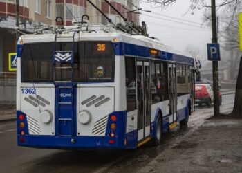 Începând de azi și până într-a doua zi de Crăciun, transportul public din Chișinău va circula în regim special